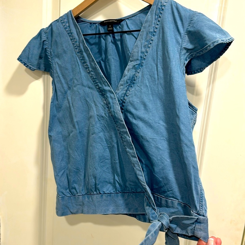 Super cute chambray top by Banana Republic size Medium